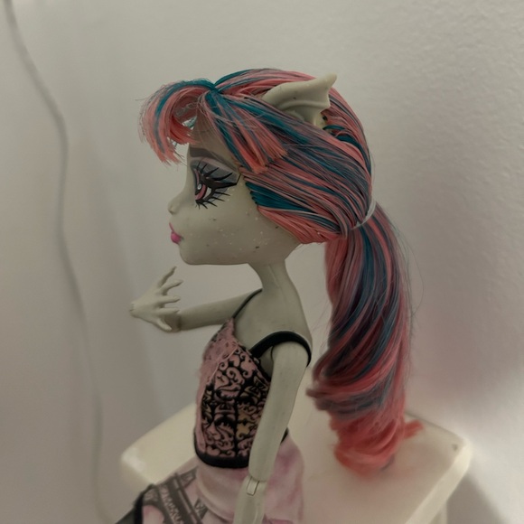 Monster High Doll Scaris Rochelle Goyle Travel Doll (G1) - Picture 2 of 6